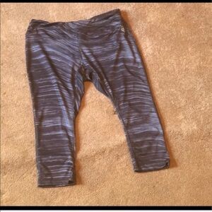 Be Inspired Workout Yoga Capri Leggings Small